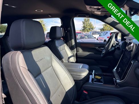 Used 2025 GMC Yukon Denali AWD/4WD image 13