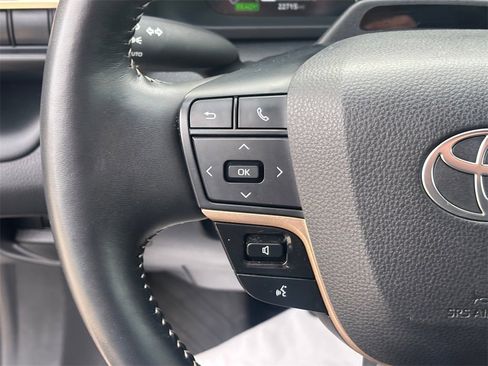 Used 2025 Toyota Crown Limited w/ Advanced Technology Package image 16