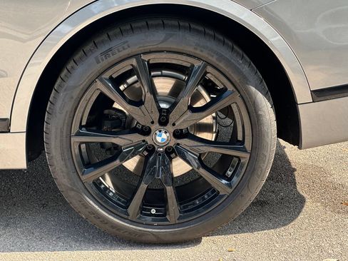 Used 2024 BMW X7 xDrive40i w/ M Sport Package AWD/4WD image 31