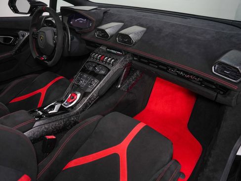 Used 2018 Lamborghini Huracan Performante AWD/4WD image 28