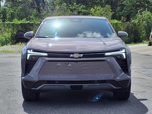 Used 2025 Chevrolet Blazer EV LT FWD image 2