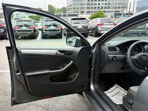 Used 2017 Volkswagen Jetta S FWD image 9