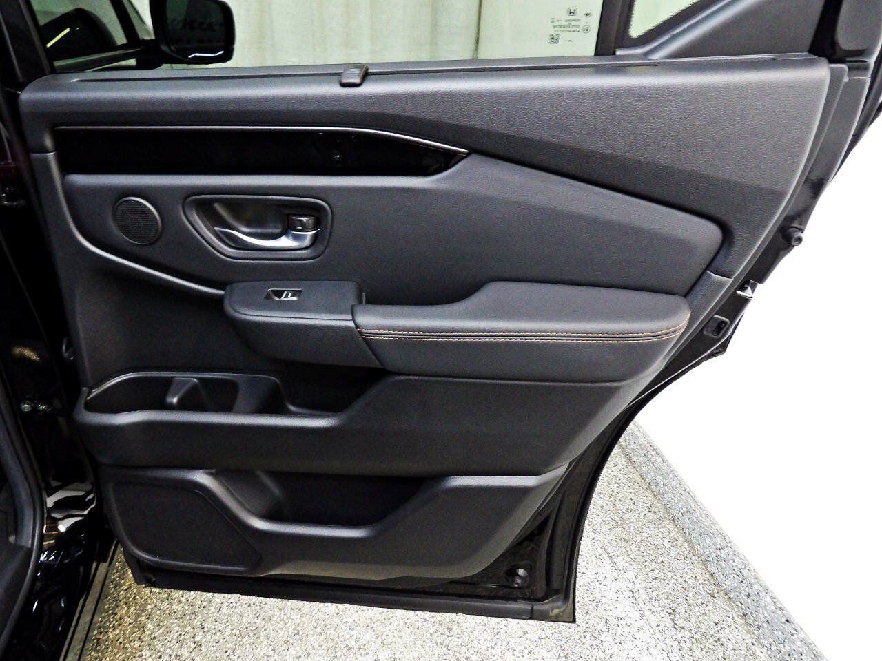 Used 2025 Honda Pilot TrailSport image 13