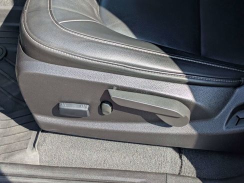 Used 2022 Chevrolet Colorado Z71 w/ Safety Package AWD/4WD image 21