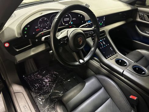 Used 2021 Porsche Taycan image 8