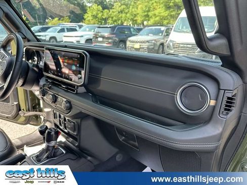 Used 2024 Jeep Wrangler Unlimited Sahara w/ Technology Group AWD/4WD image 24