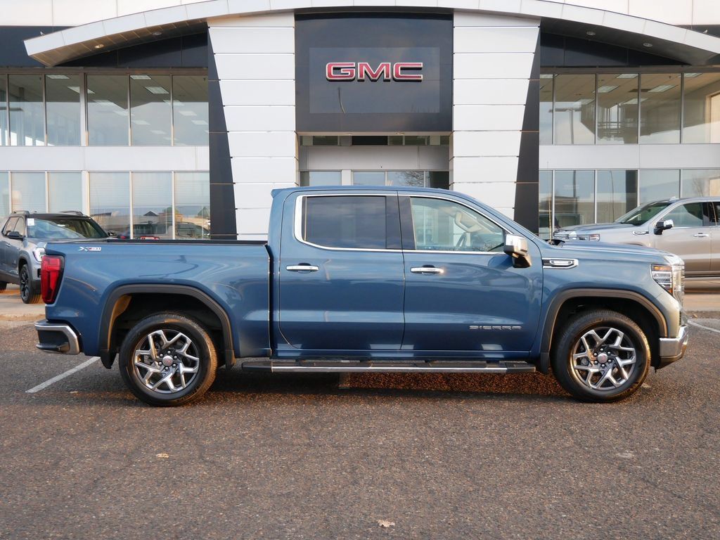 Used 2024 GMC Sierra 1500 SLT w/ SLT Premium Package AWD/4WD image 2