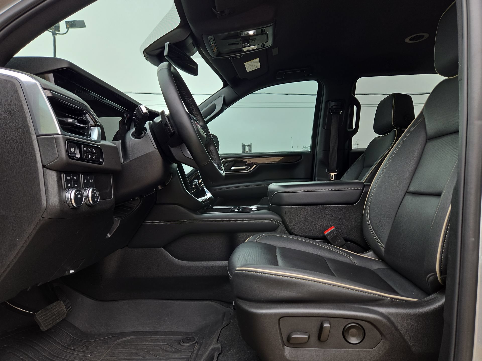 Used 2025 GMC Yukon Elevation w/ LPO, Floor Liner Package AWD/4WD image 16