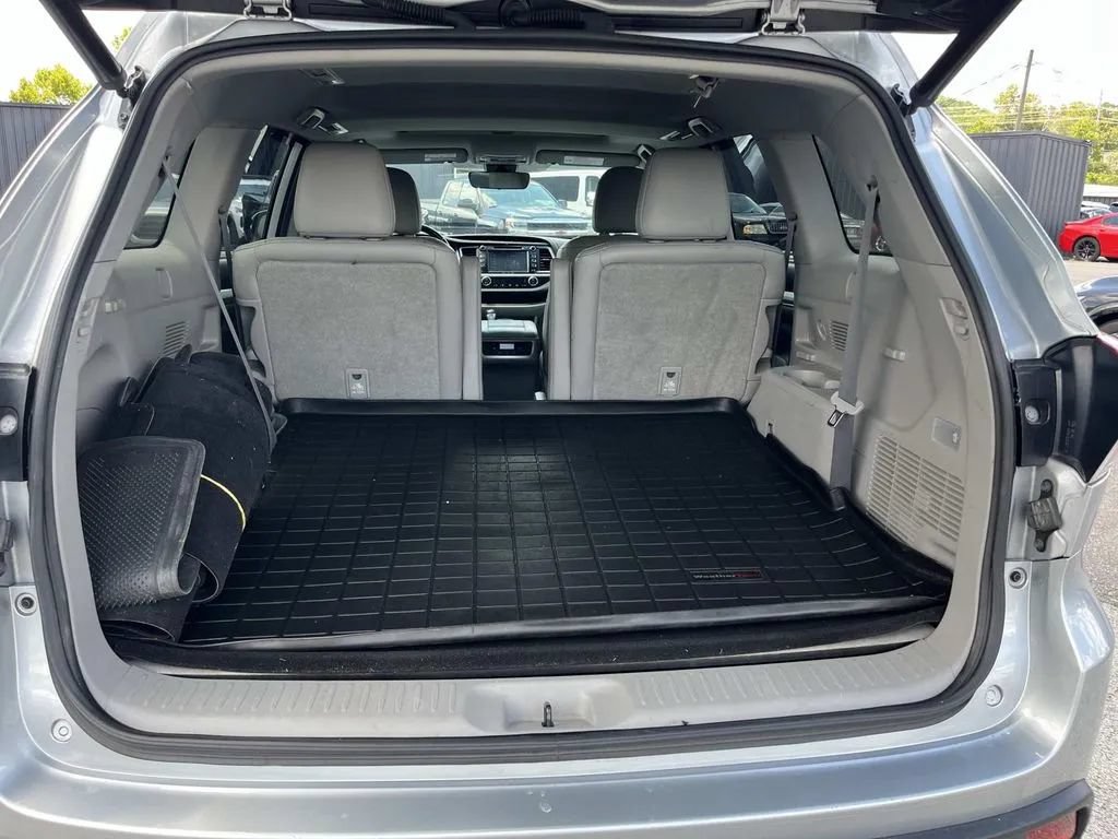 Used 2019 Toyota Highlander XLE AWD/4WD image 23