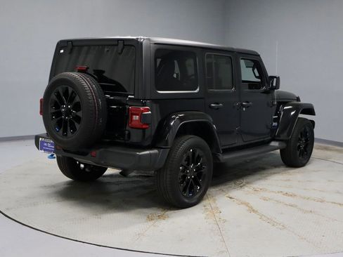 Used 2023 Jeep Wrangler Unlimited Sahara w/ Cold Weather Group AWD/4WD image 13
