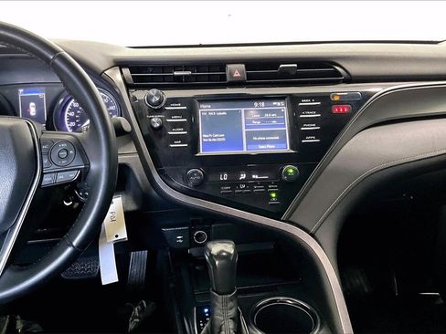 Used 2019 Toyota Camry SE image 5