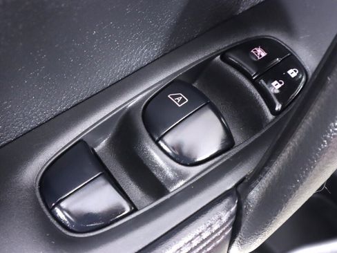 Used 2019 Nissan Rogue Sport SV w/ All-Weather Package FWD image 31