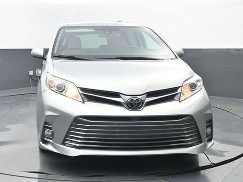 Used 2020 Toyota Sienna XLE image 5