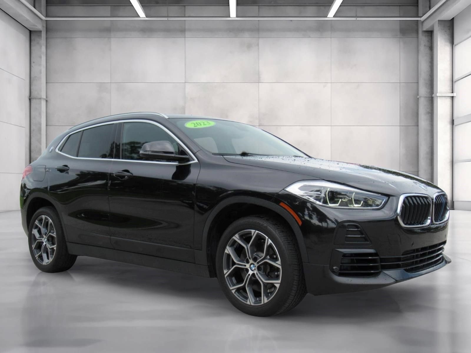 Used 2023 BMW X2 xDrive28i AWD/4WD image 1