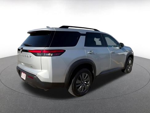 Used 2025 Nissan Pathfinder SV image 14