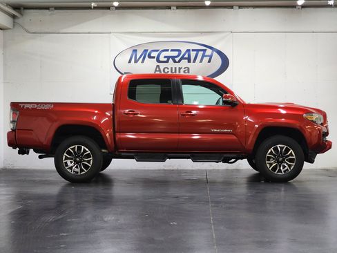 Used 2021 Toyota Tacoma TRD Sport AWD/4WD image 3