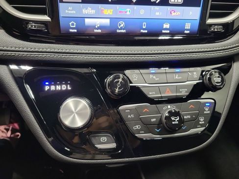 New 2026 Chrysler Pacifica Select image 20