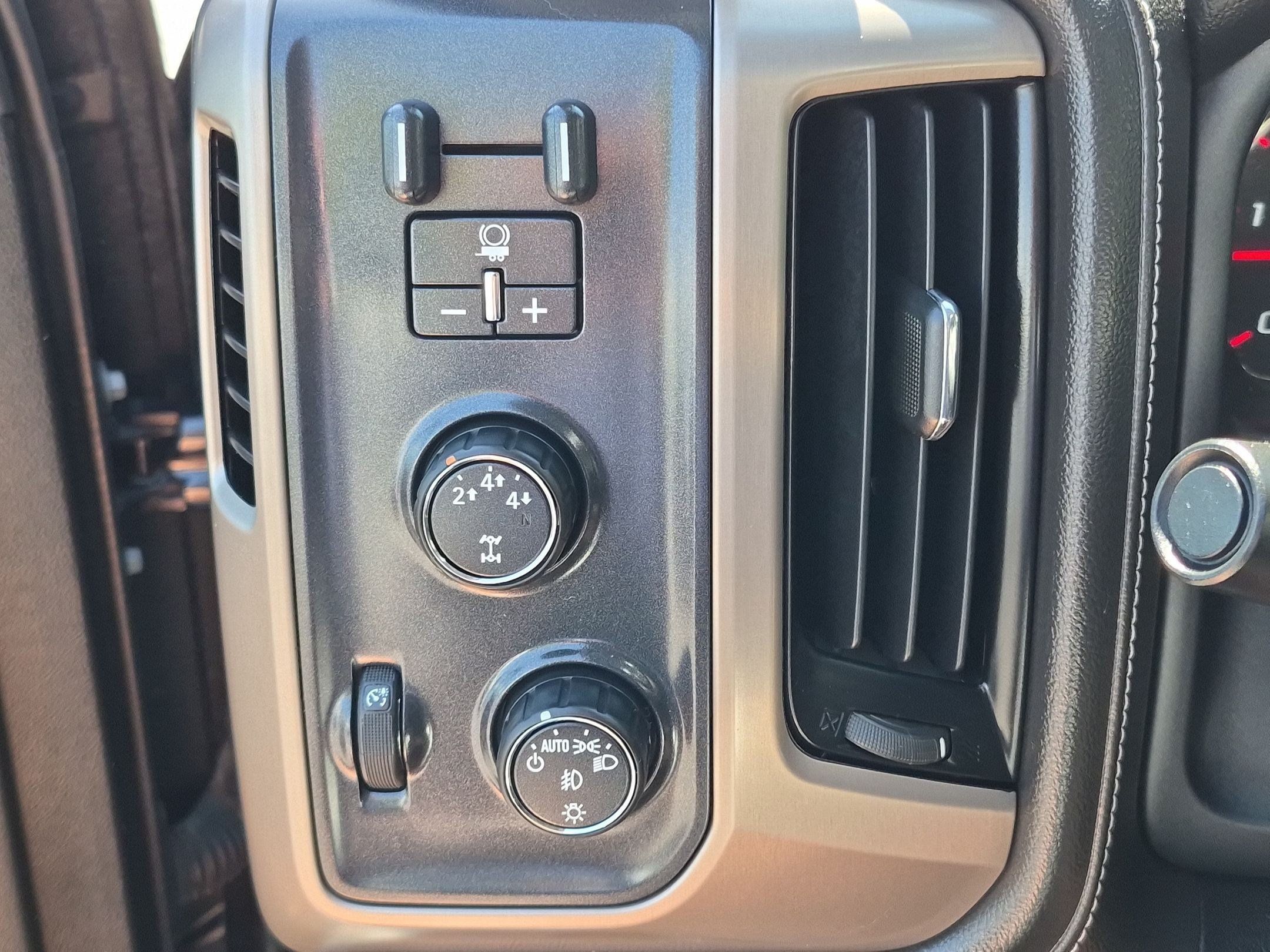 Used 2016 GMC Sierra 2500 Denali w/ Duramax Plus Package AWD/4WD image 26
