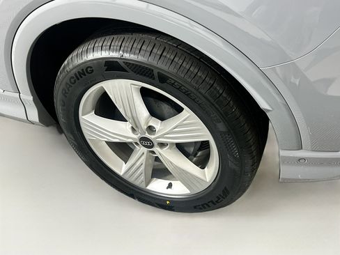 Used 2024 Audi Q4 e-tron Prestige AWD/4WD image 11