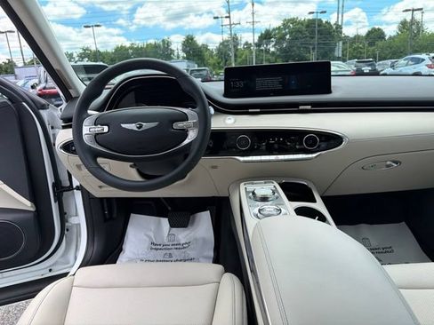 Used 2024 Genesis GV70 2.5T AWD/4WD image 16