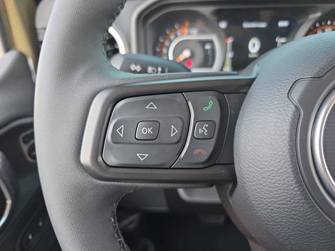 Used 2025 Jeep Gladiator Sport AWD/4WD image 19