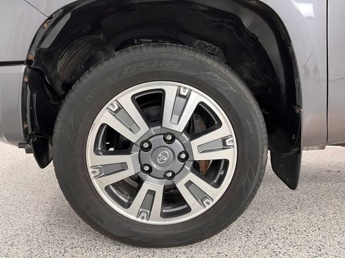 Used 2018 Toyota Tundra Platinum AWD/4WD image 32
