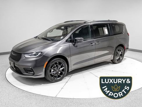Used 2023 Chrysler Pacifica Touring-L w/ S Appearance Package image 1