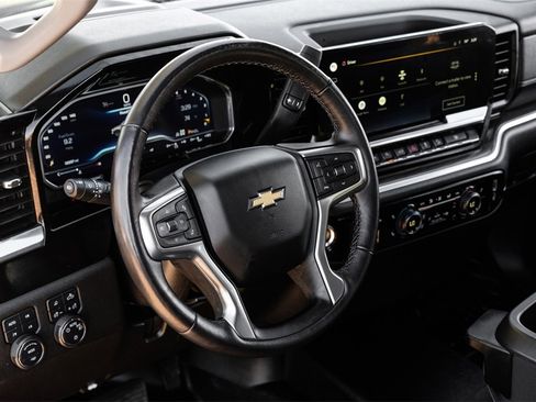 Used 2022 Chevrolet Silverado 1500 LT w/ Z71 Off-Road Package image 12