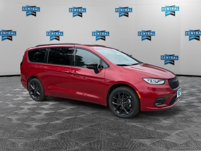 New 2026 Chrysler Pacifica Select w/ S Appearance Package AWD/4WD image 7