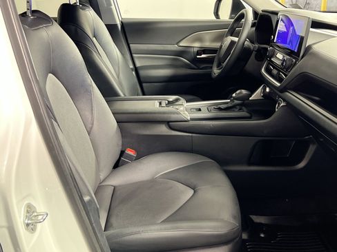 Used 2024 Toyota Grand Highlander AWD image 30