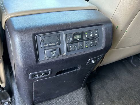 Used 2016 Toyota Sequoia Limited image 17