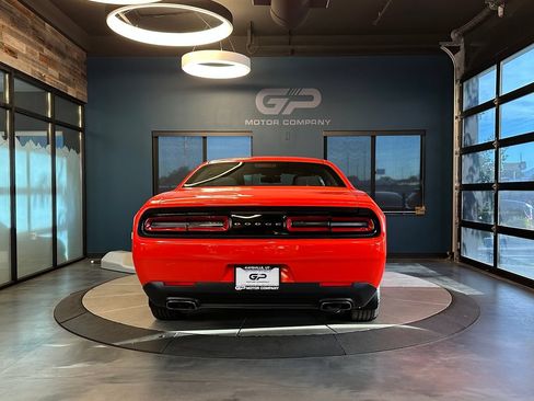 Used 2016 Dodge Challenger SXT RWD image 4