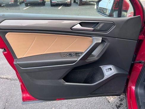 Used 2022 Volkswagen Tiguan SE image 49