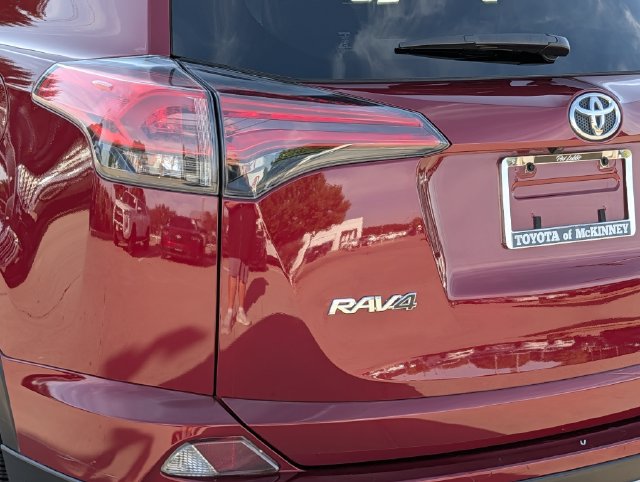 Used 2018 Toyota RAV4 XLE FWD image 8
