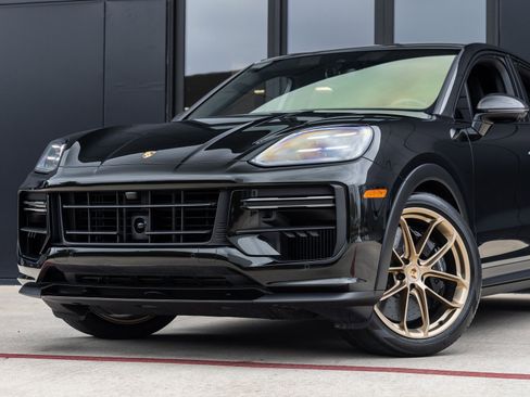 Certified 2024 Porsche Cayenne Turbo GT image 7