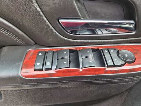 Used 2013 Cadillac Escalade Premium image 13