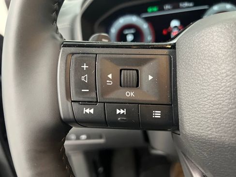 Used 2025 Nissan Rogue SL FWD image 39