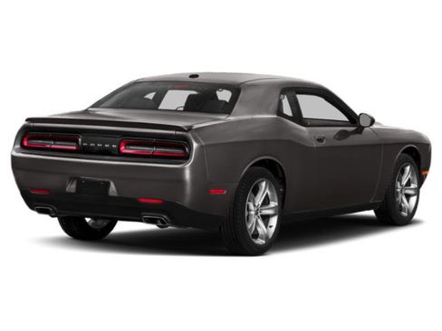 Used 2015 Dodge Challenger SXT RWD image 4