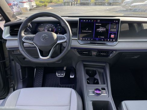 Certified 2025 Volkswagen Tiguan SE R-Line AWD/4WD image 13