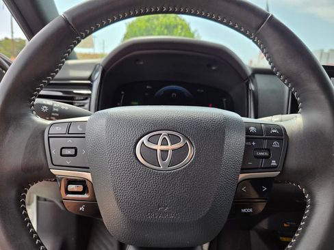 Used 2025 Toyota Camry SE w/ Convenience Package FWD image 23