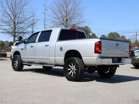 Used 2009 Dodge Ram 2500 Truck SLT image 7