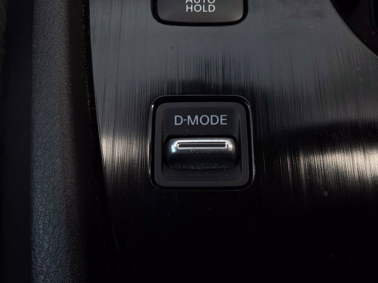 Used 2025 Nissan Rogue SV FWD image 25