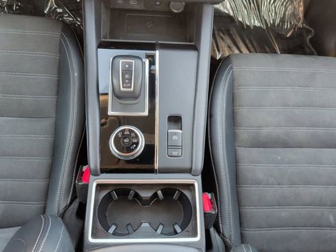 Used 2024 Mitsubishi Outlander SE image 11