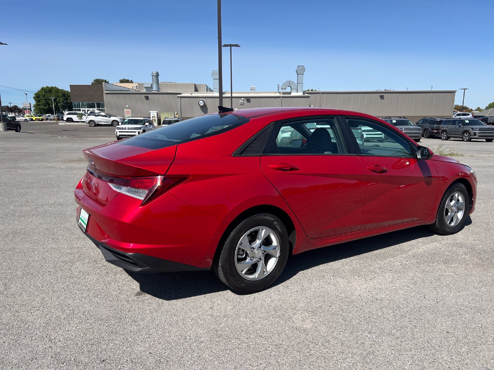 Used 2022 Hyundai Elantra SE FWD image 3