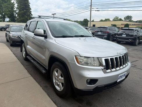 Used 2011 Jeep Grand Cherokee Laredo AWD/4WD image 11