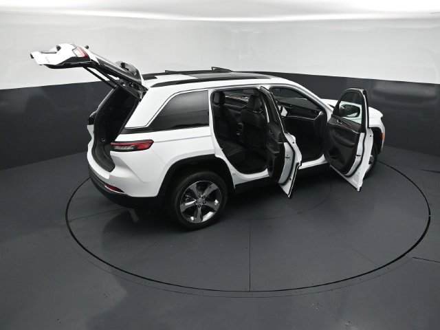 New 2026 Jeep Grand Cherokee Limited w/ Luxury Tech Group II AWD/4WD image 30