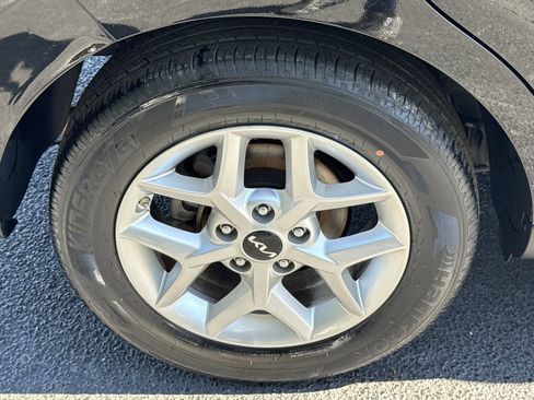 Used 2025 Kia Soul LX w/ LX Technology Package FWD image 17