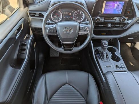 Used 2024 Toyota Highlander XSE image 12