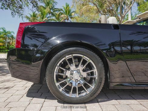 Used 2004 Cadillac XLR RWD image 10
