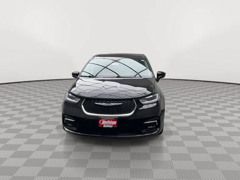 Used 2024 Chrysler Pacifica Touring-L FWD image 33